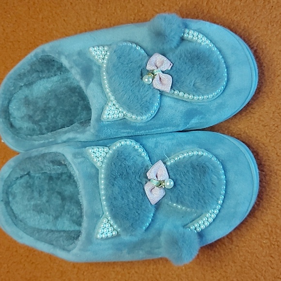 Cute Fuzzy Cat Slippers - Picture 2 of 4